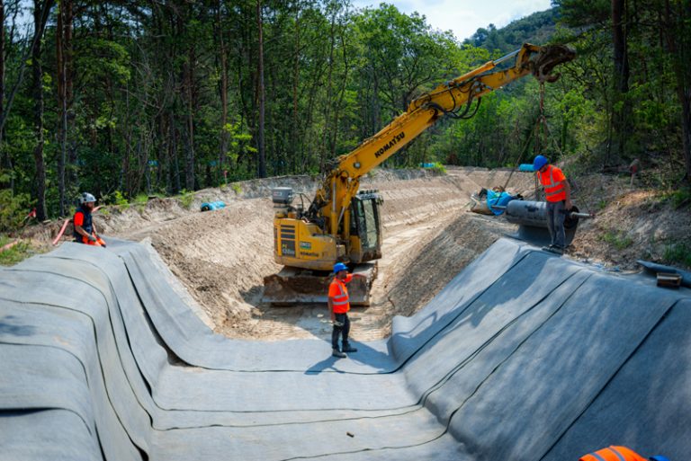 Travaux de confortement des berges de l'ancien canal du Verdon