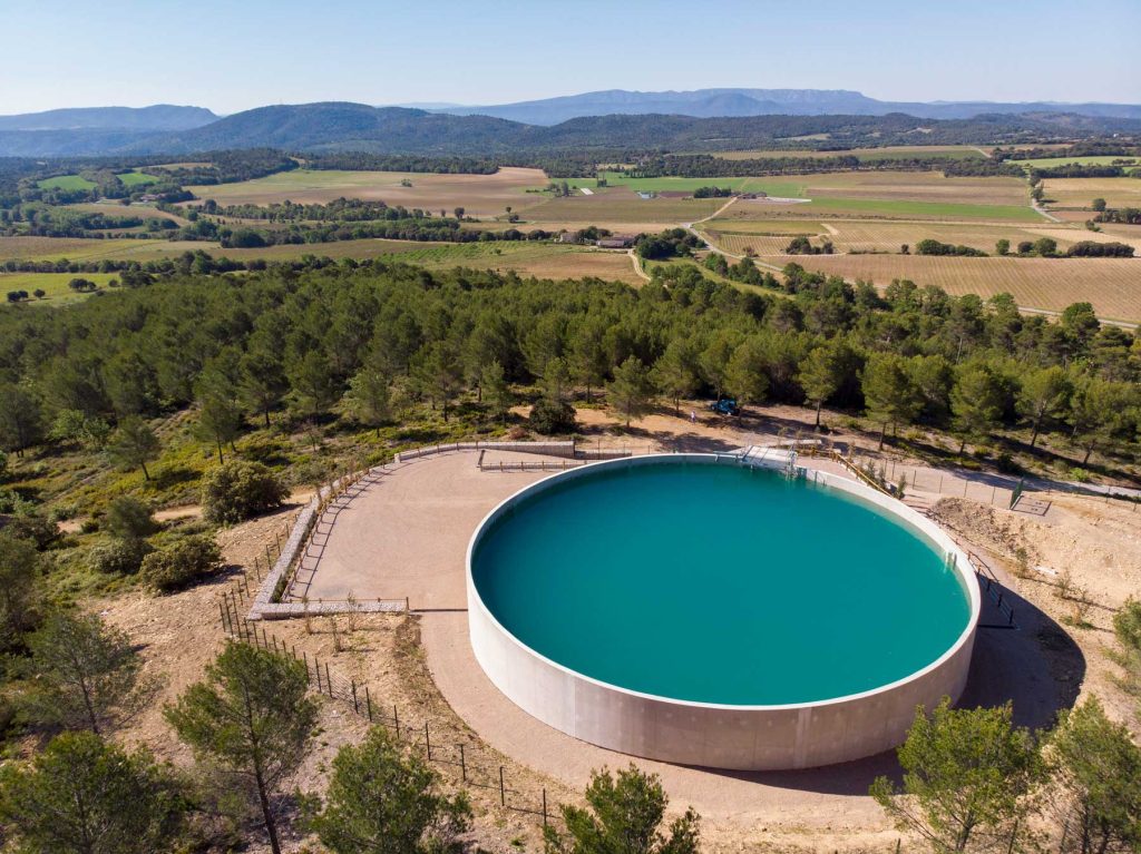 Réservoir du canal de Provence mis en service en 2024 sur la commune de Mirabeau – Crédit photo SCP